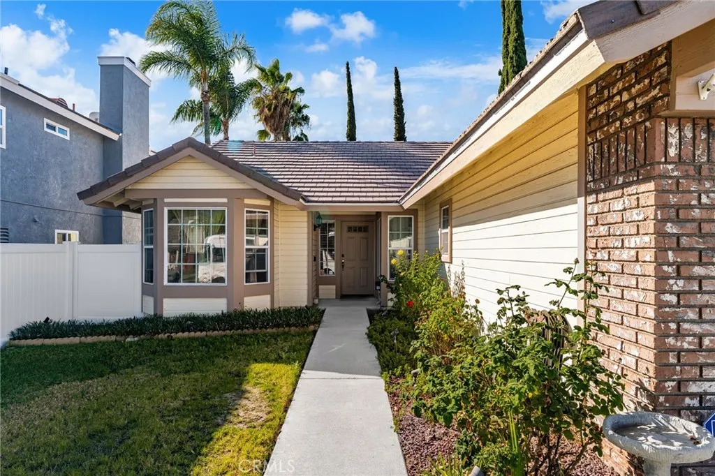 23867 Hyacinth, Murrieta, California 92562 home-pic-3