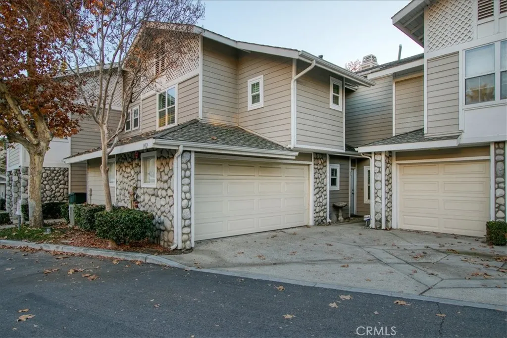 902 Chandler W, Highland, California 92346 home-pic-1