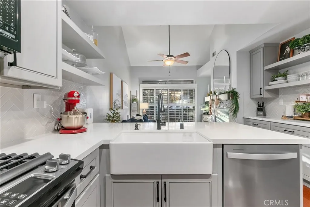 902 Chandler W, Highland, California 92346 home-pic-8