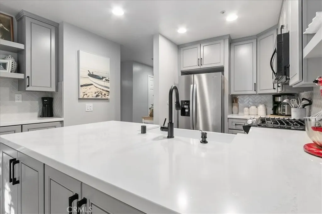902 Chandler W, Highland, California 92346 home-pic-11