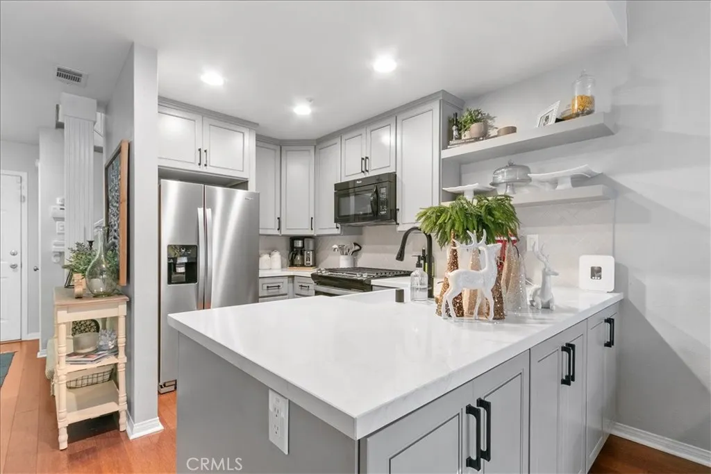 902 Chandler W, Highland, California 92346 home-pic-6