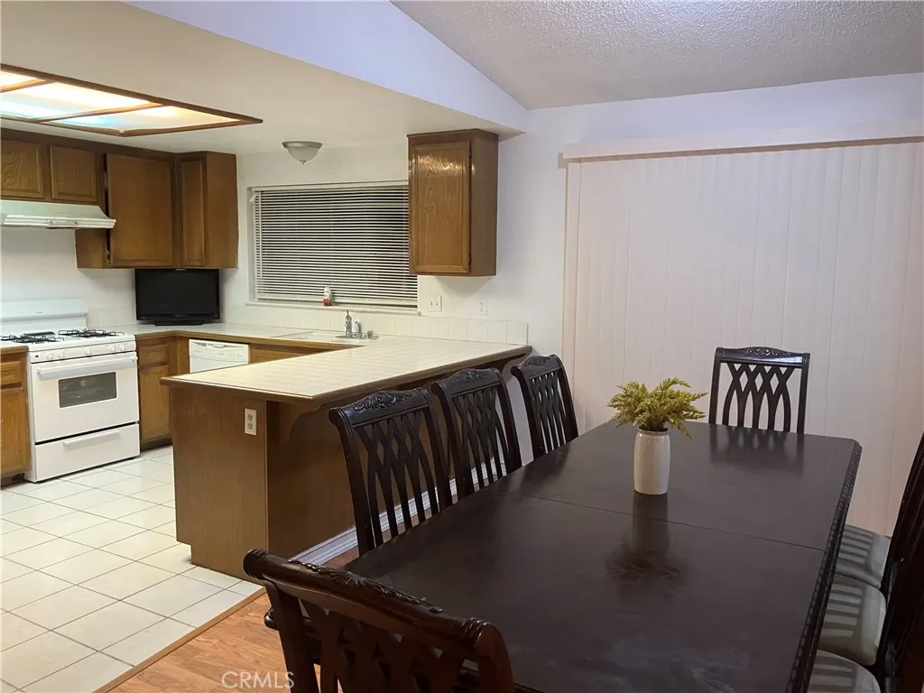 12674 Shadybend, Moreno Valley, California 92553 home-pic-14