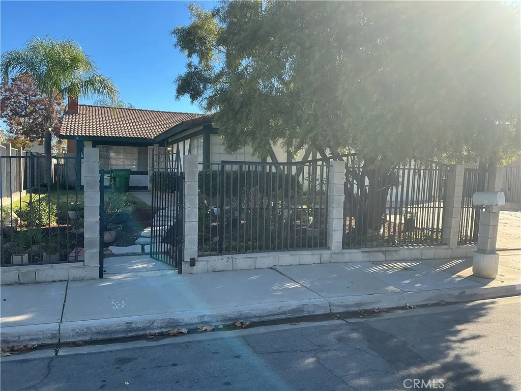 12674 Shadybend, Moreno Valley, California 92553 home-pic-2
