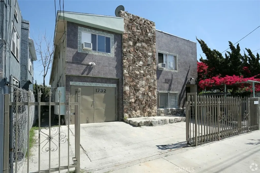 1732 S New England, Los Angeles, California 90006 home-pic-0