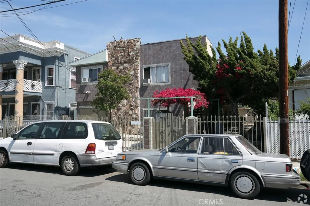 1732 S New England, Los Angeles, California 90006 home-pic-1