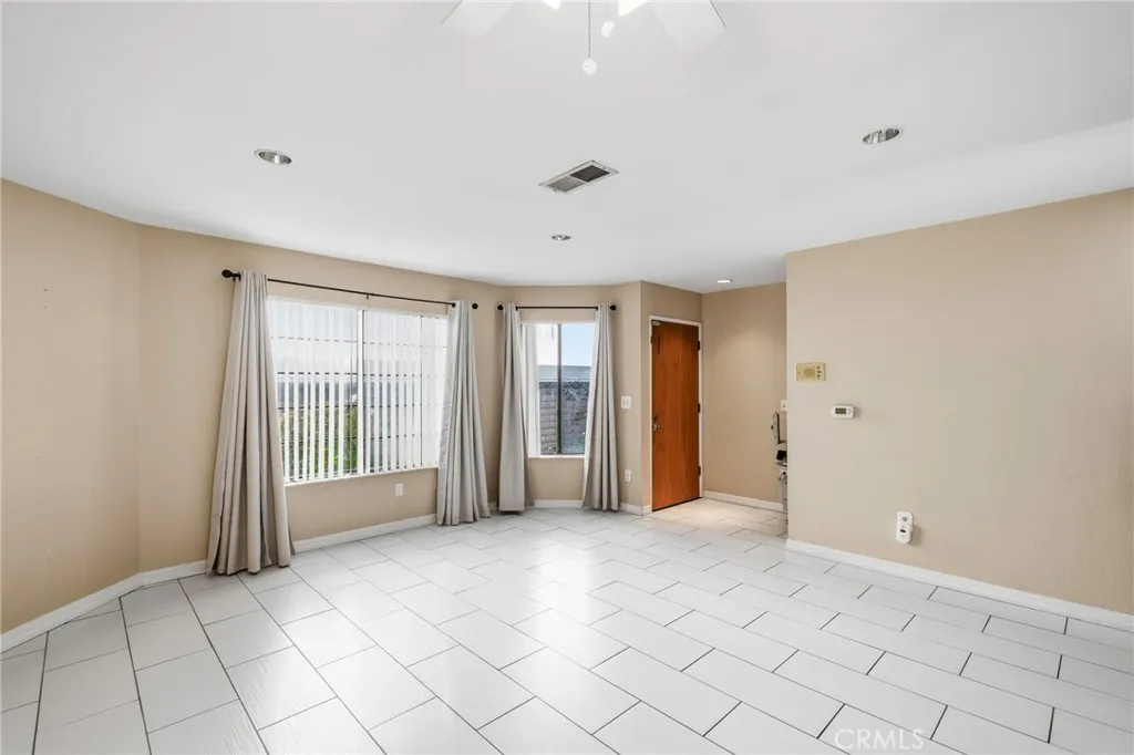 14429 Chardon Avenue 41, Hawthorne, California 90250 home-pic-1