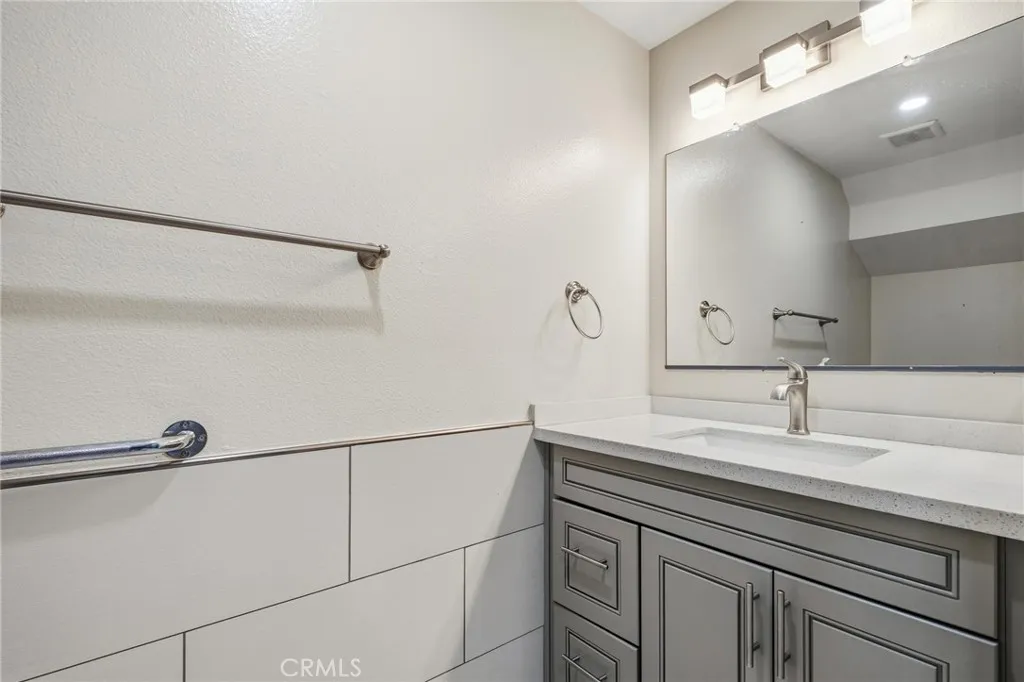 14429 Chardon Avenue 41, Hawthorne, California 90250 home-pic-8