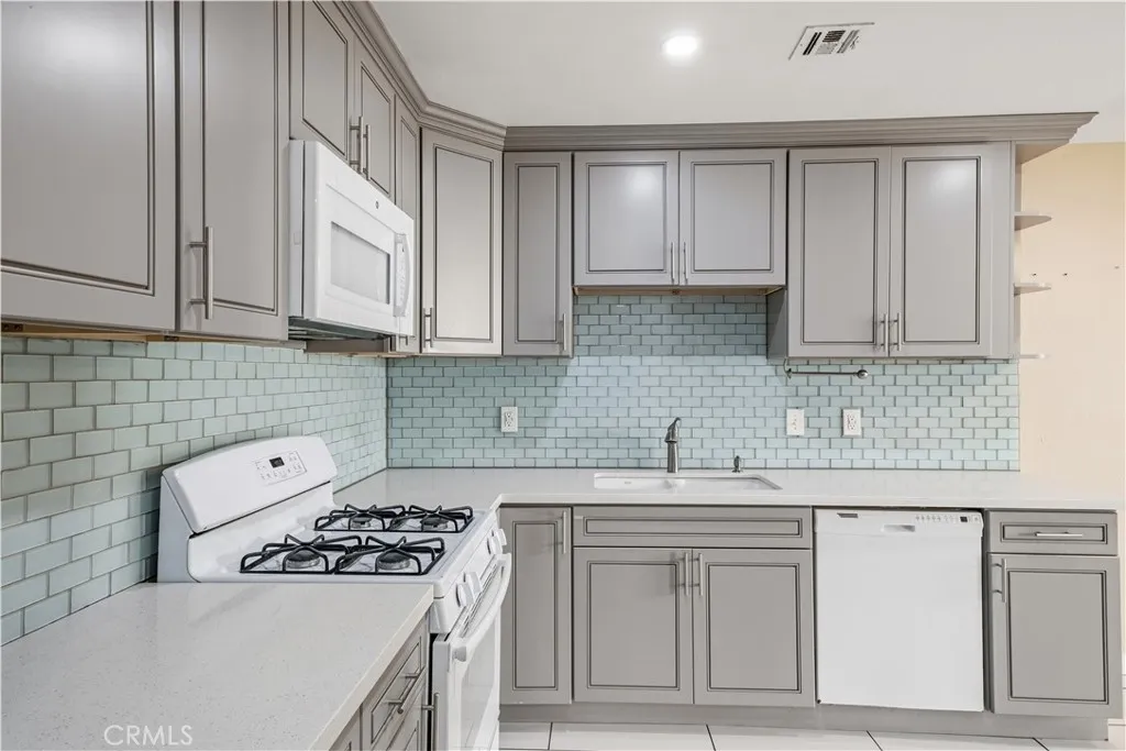 14429 Chardon Avenue 41, Hawthorne, California 90250 home-pic-0