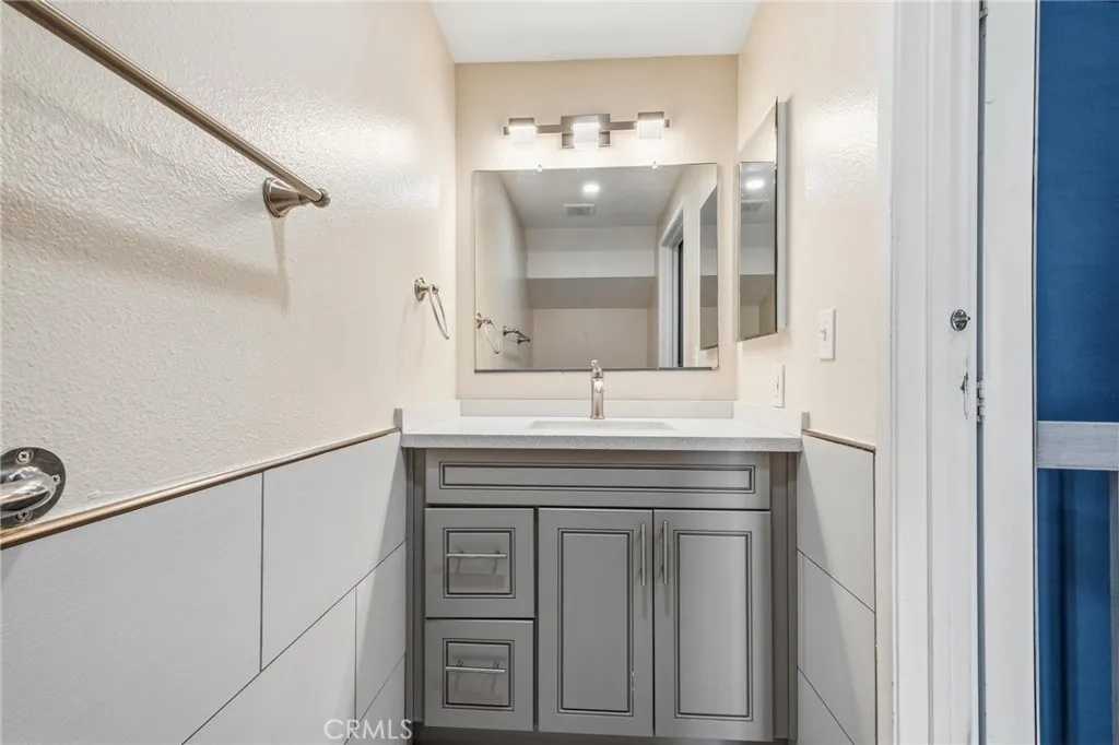 14429 Chardon Avenue 41, Hawthorne, California 90250 home-pic-9