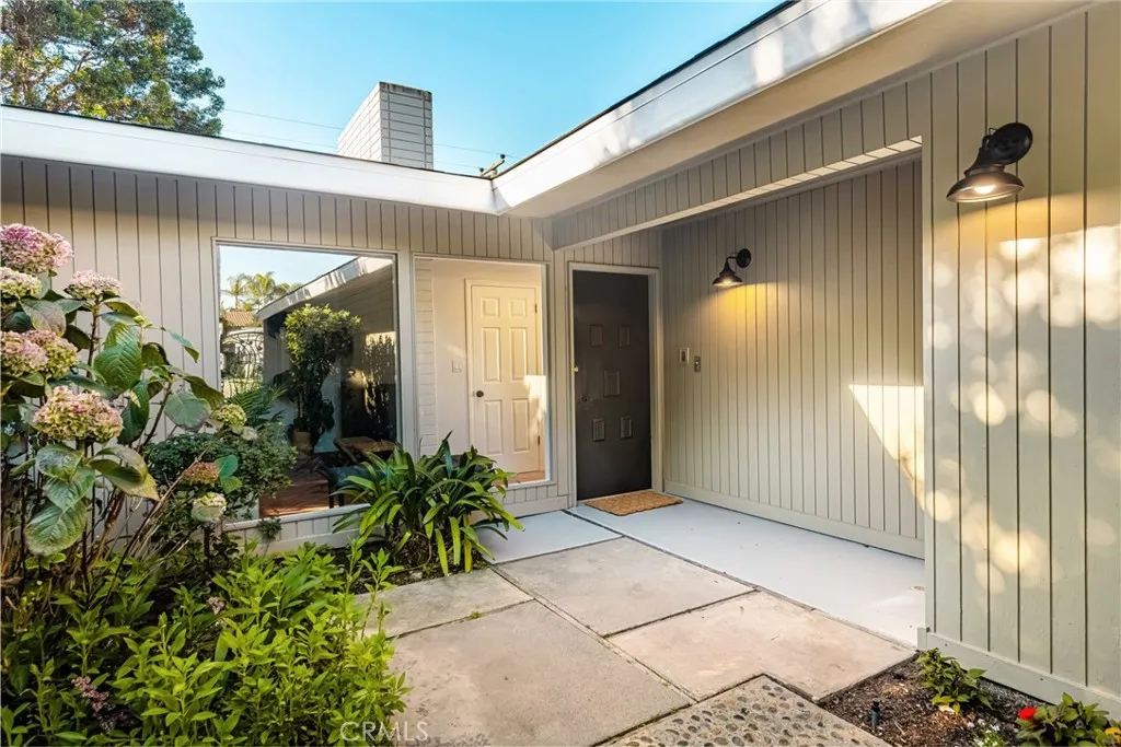 337 Vista Baya, Costa Mesa, California 92627 home-pic-13