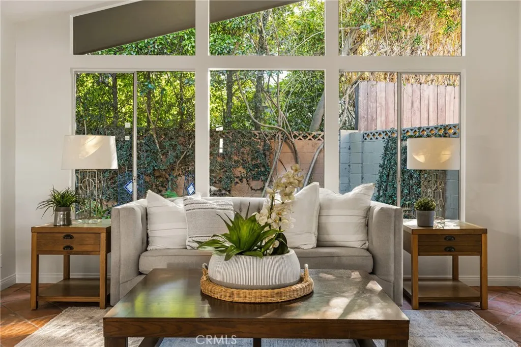 337 Vista Baya, Costa Mesa, California 92627 home-pic-18