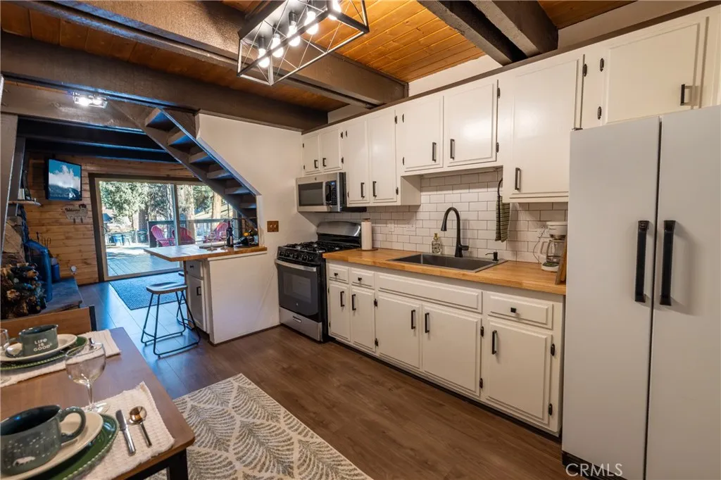 326 E Country Club, Big Bear City, California 92314 home-pic-11