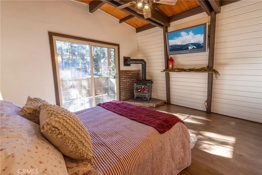 326 E Country Club, Big Bear City, California 92314 home-pic-16