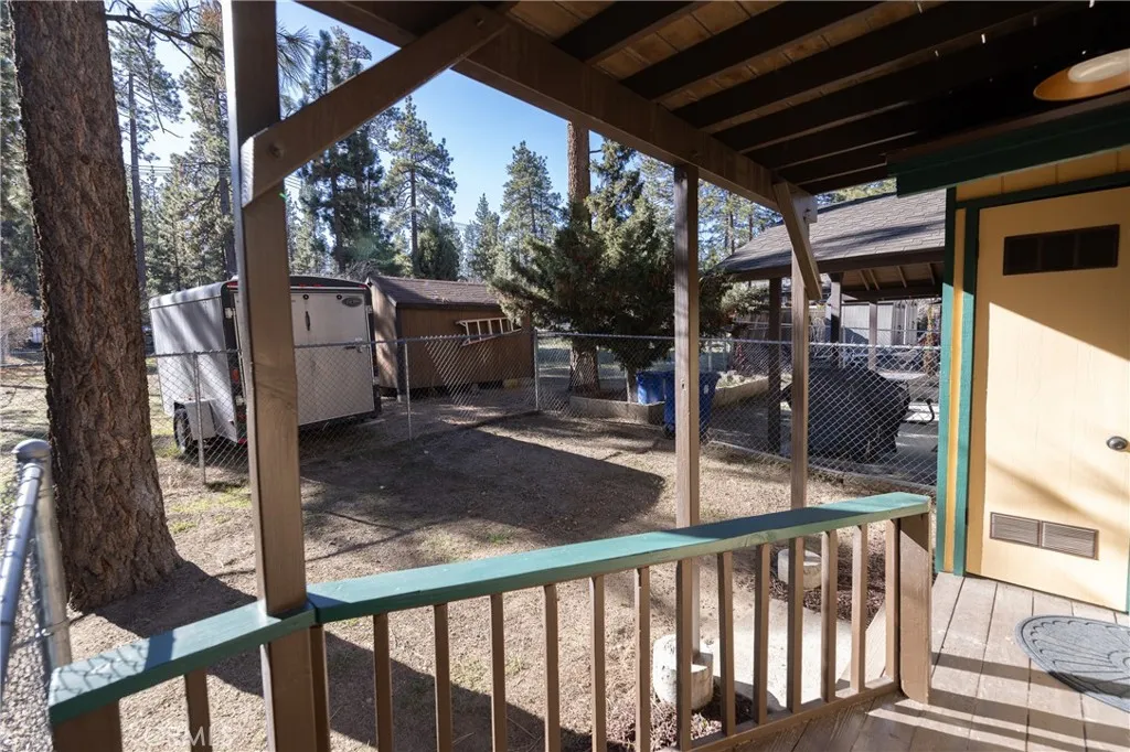 326 E Country Club, Big Bear City, California 92314 home-pic-32