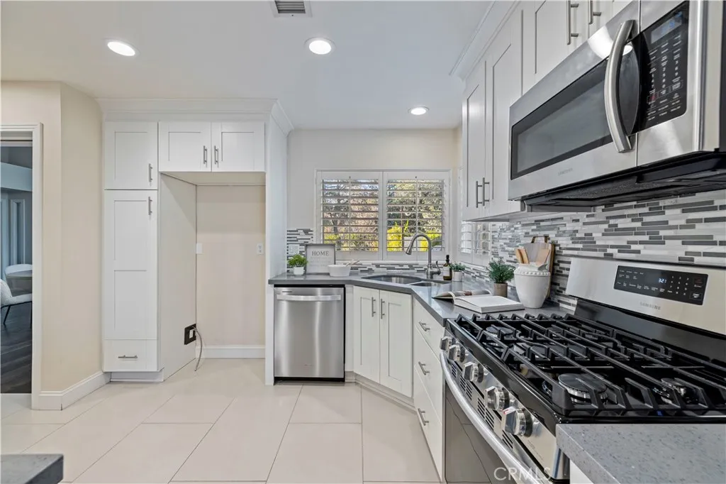 26029 Tourelle Place, Valencia, California 91355 home-pic-17