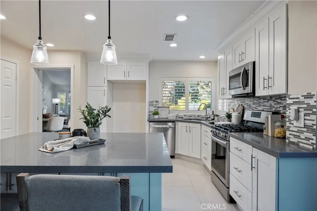 26029 Tourelle Place, Valencia, California 91355 home-pic-19