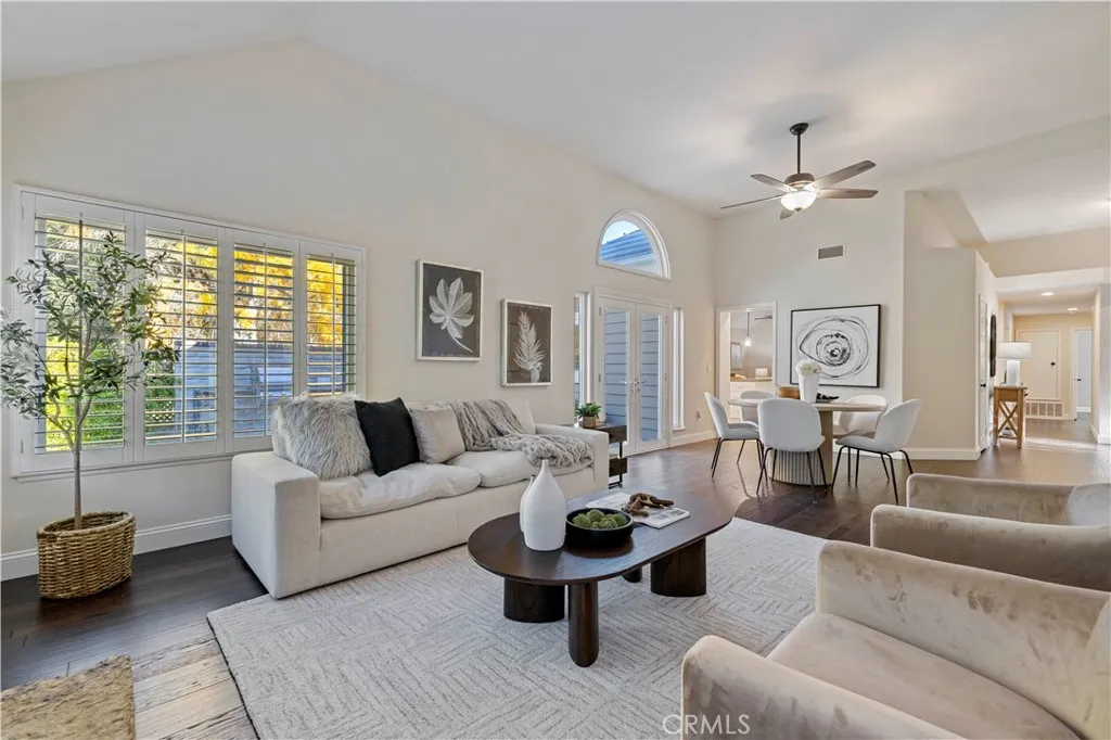26029 Tourelle Place, Valencia, California 91355 home-pic-12