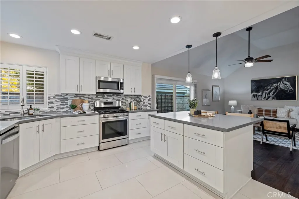 26029 Tourelle Place, Valencia, California 91355 home-pic-13