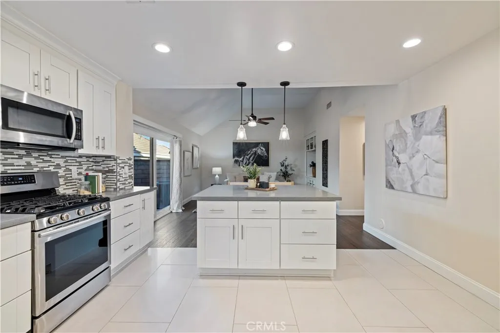 26029 Tourelle Place, Valencia, California 91355 home-pic-14