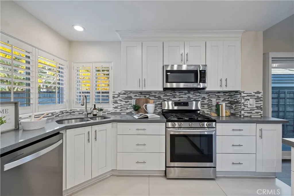 26029 Tourelle Place, Valencia, California 91355 home-pic-16