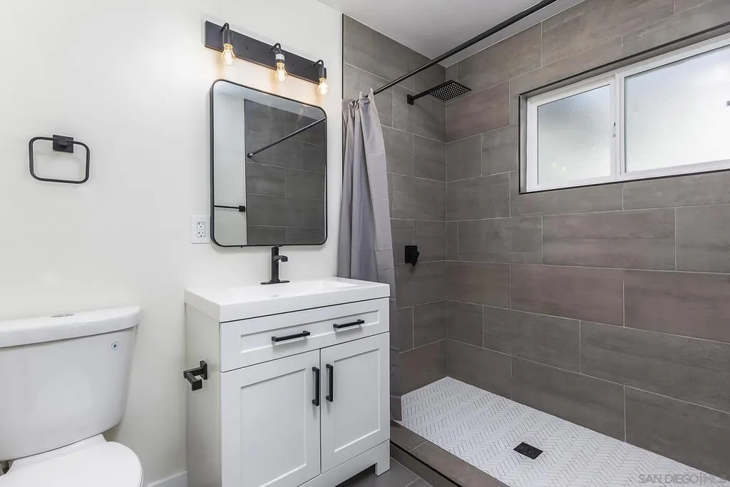 2549 Roseview Pl, San Diego, California 92105 home-pic-20