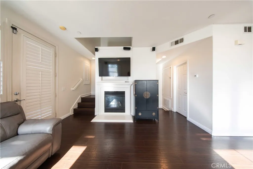 389 Arden Avenue 1, Glendale, California 91203 home-pic-11