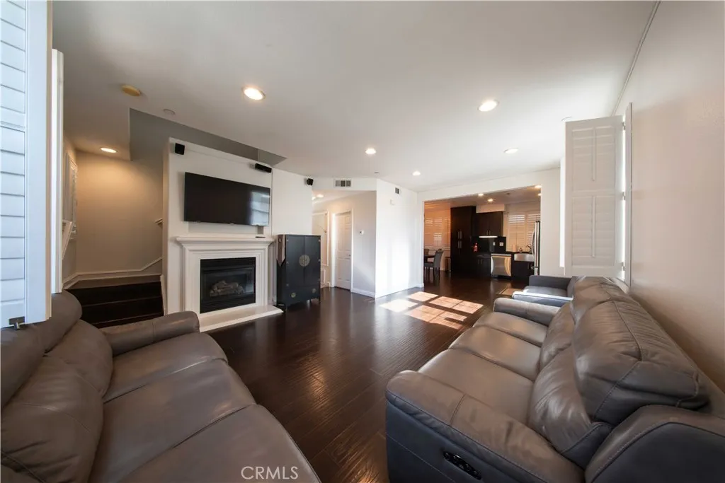 389 Arden Avenue 1, Glendale, California 91203 home-pic-12