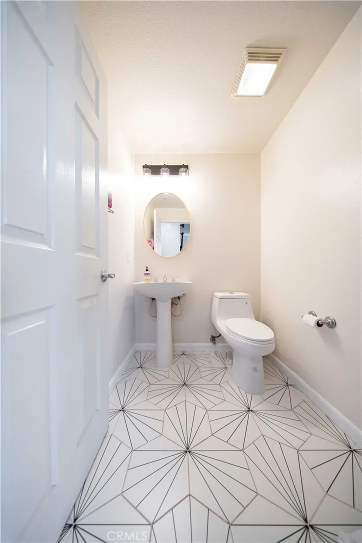 389 Arden Avenue 1, Glendale, California 91203 home-pic-18