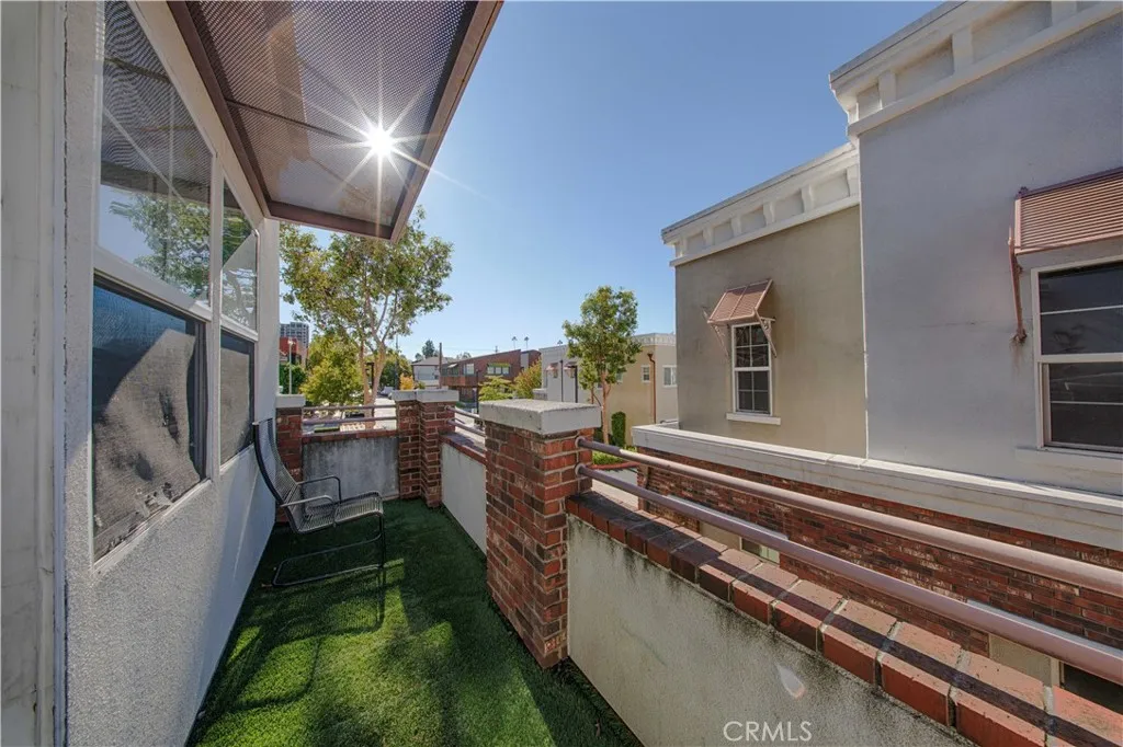 389 Arden Avenue 1, Glendale, California 91203 home-pic-19