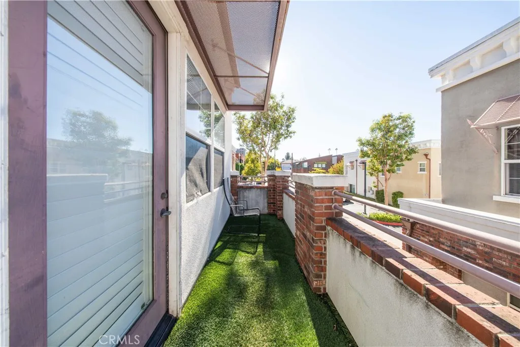389 Arden Avenue 1, Glendale, California 91203 home-pic-20