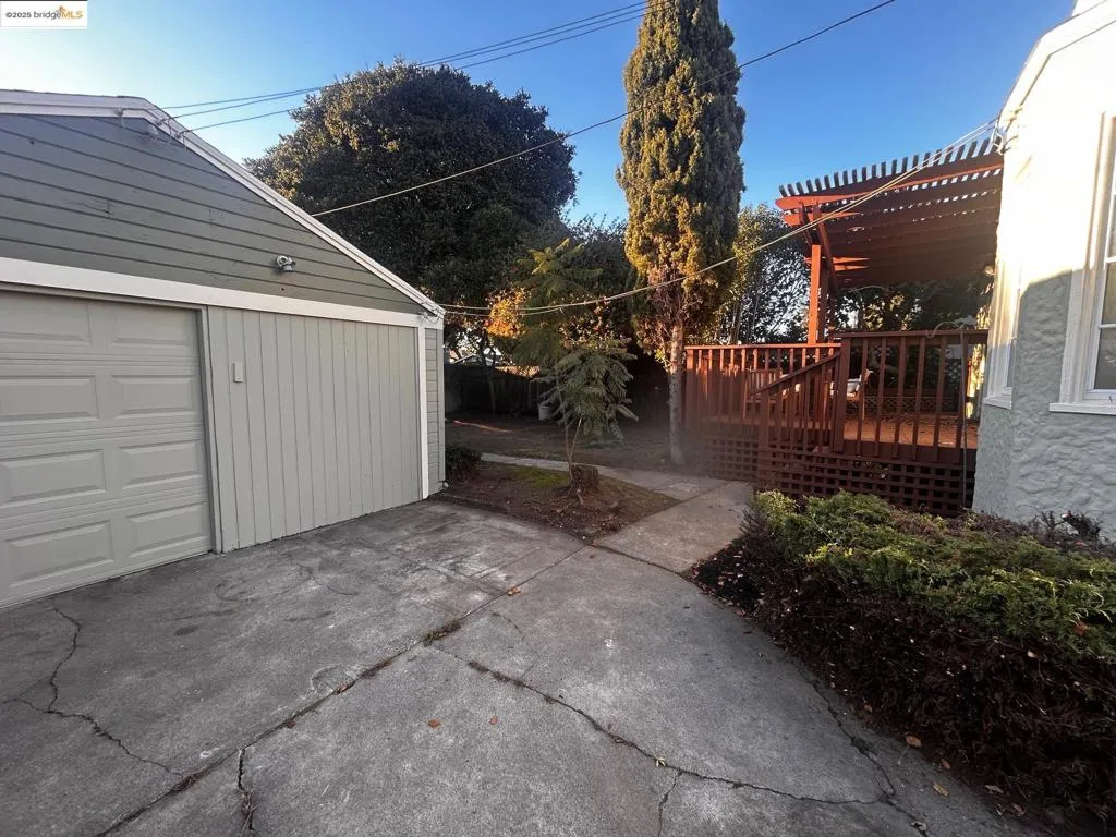 869 Lassen St, Richmond, California 94805 home-pic-30