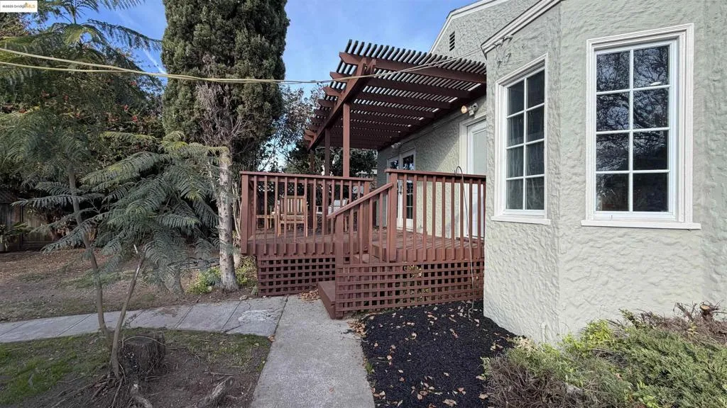 869 Lassen St, Richmond, California 94805 home-pic-11