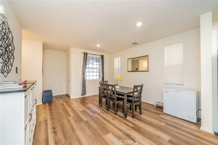 Living room/dining room