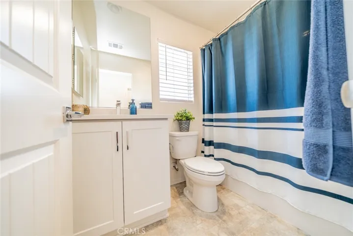 Hallway bath, second floor.