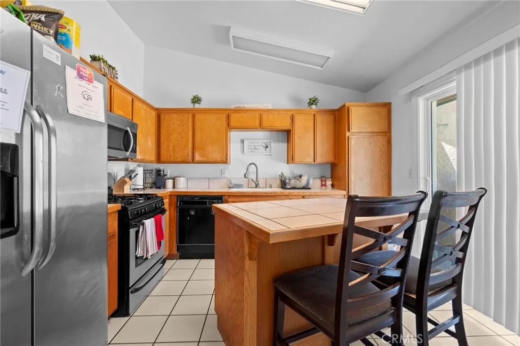 12831 Stage Coach Drive, Victorville, California 92392 home-pic-9