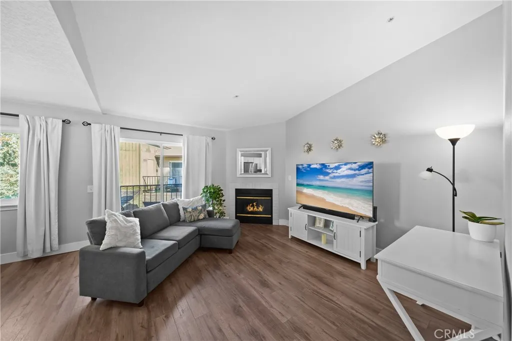 2620 Avenida Del Vista 203, Corona, California 92882 home-pic-2