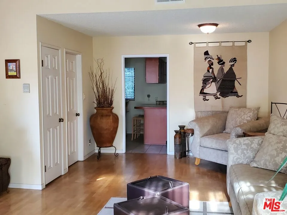 4128 W Hood Avenue B, Burbank, California 91505 home-pic-7