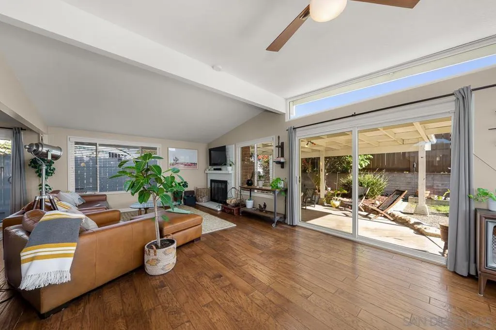 6209 Amber Lake Ave, San Diego, California 92119 home-pic-12