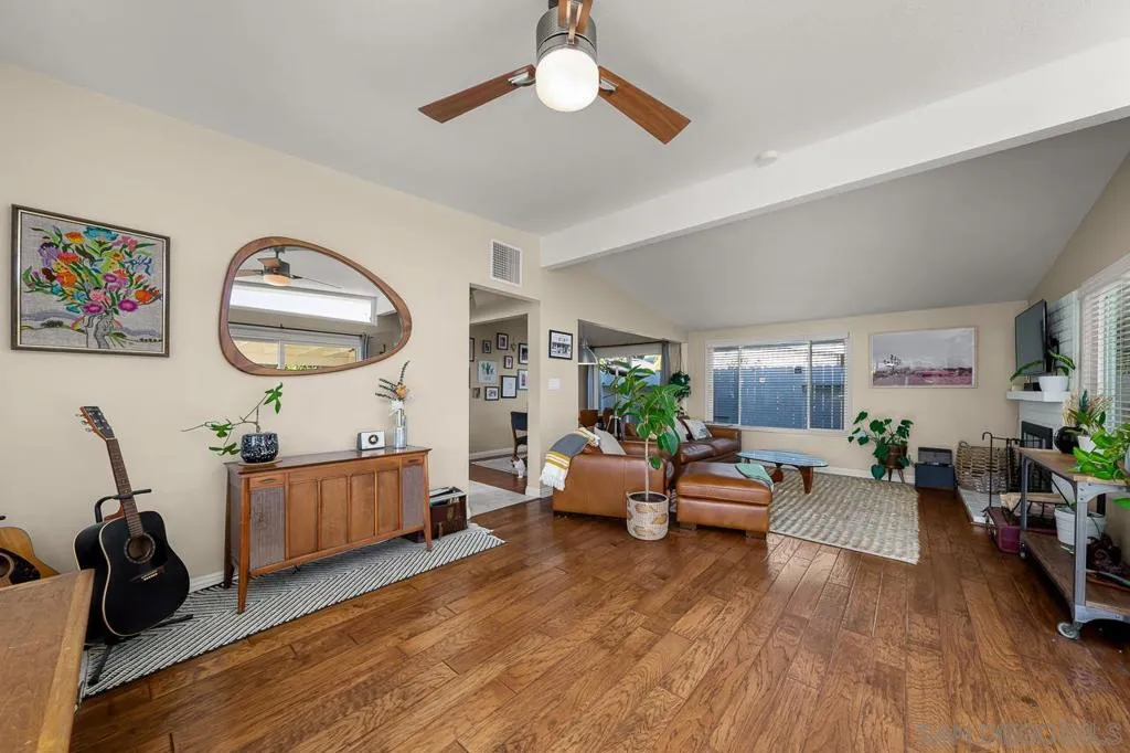 6209 Amber Lake Ave, San Diego, California 92119 home-pic-11