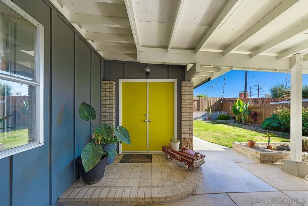 6209 Amber Lake Ave, San Diego, California 92119 home-pic-3