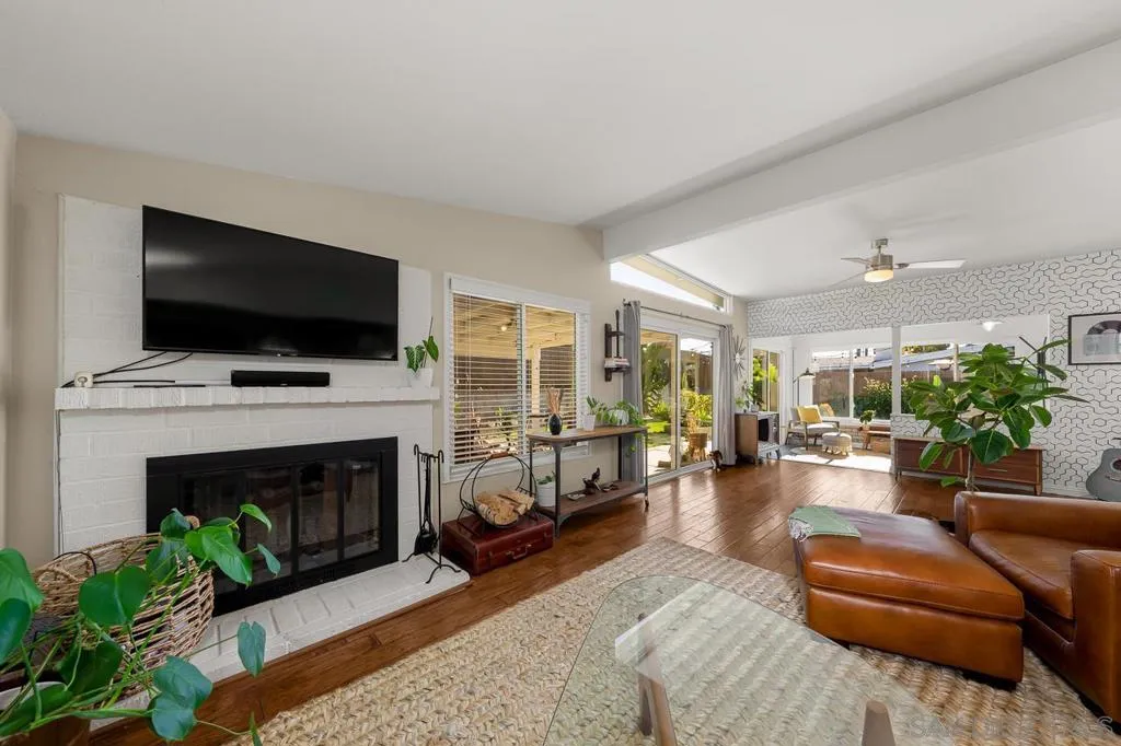 6209 Amber Lake Ave, San Diego, California 92119 home-pic-10
