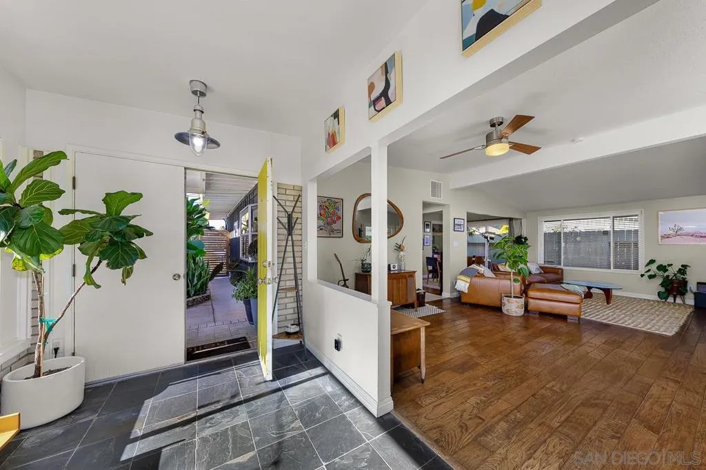 6209 Amber Lake Ave, San Diego, California 92119 home-pic-8