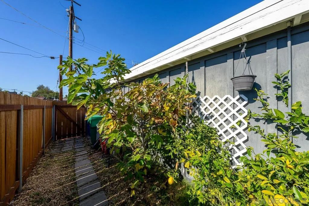 6209 Amber Lake Ave, San Diego, California 92119 home-pic-37
