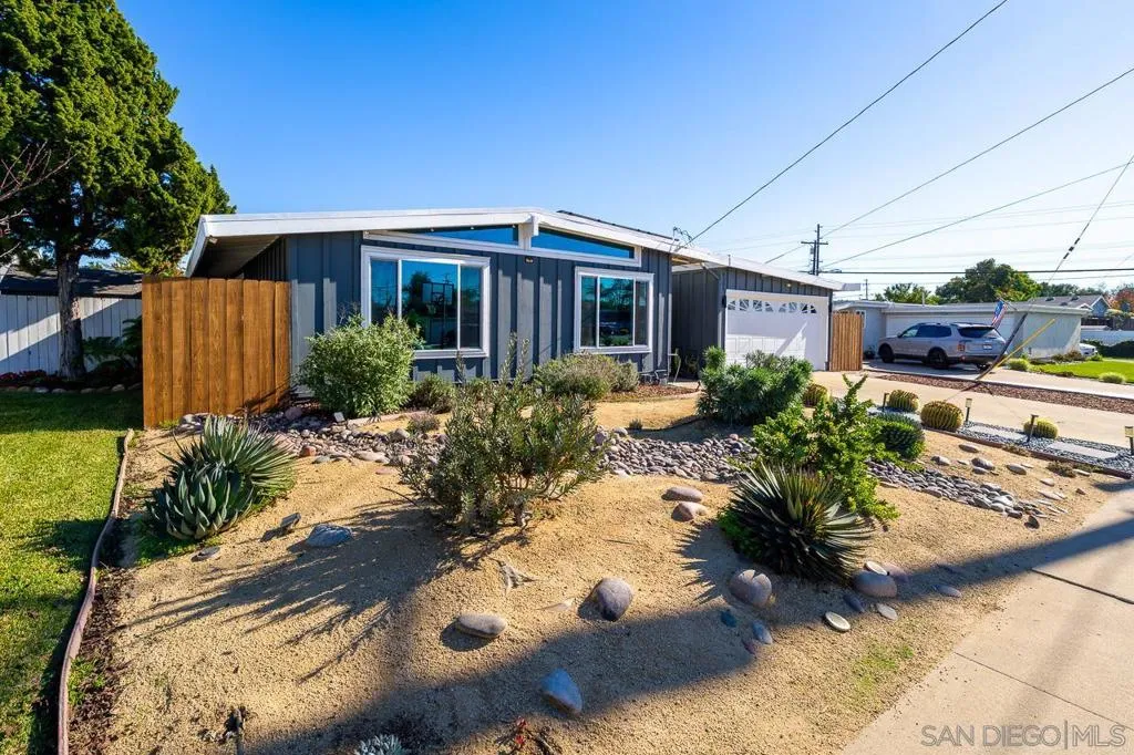 6209 Amber Lake Ave, San Diego, California 92119 home-pic-41