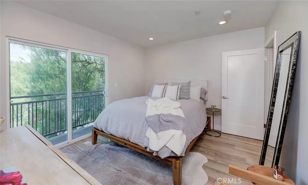 2151 S West View Street, Los Angeles, California 90016 home-pic-14