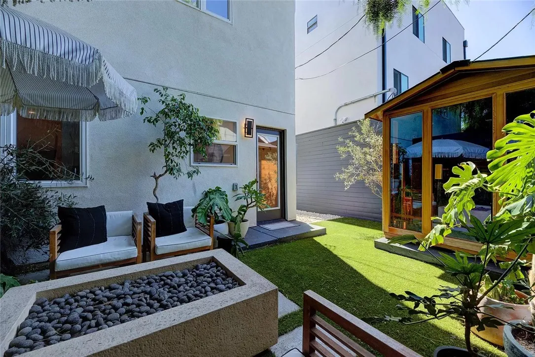 2151 S West View Street, Los Angeles, California 90016 home-pic-5
