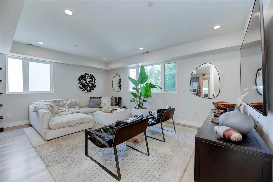 2151 S West View Street, Los Angeles, California 90016 home-pic-23