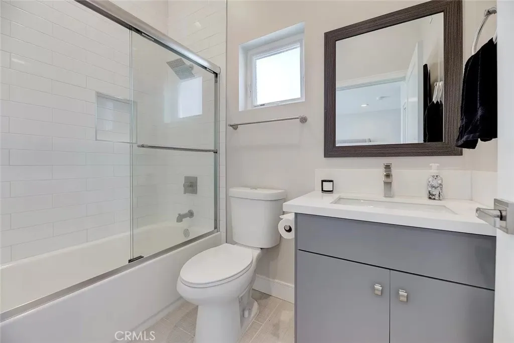 2151 S West View Street, Los Angeles, California 90016 home-pic-15