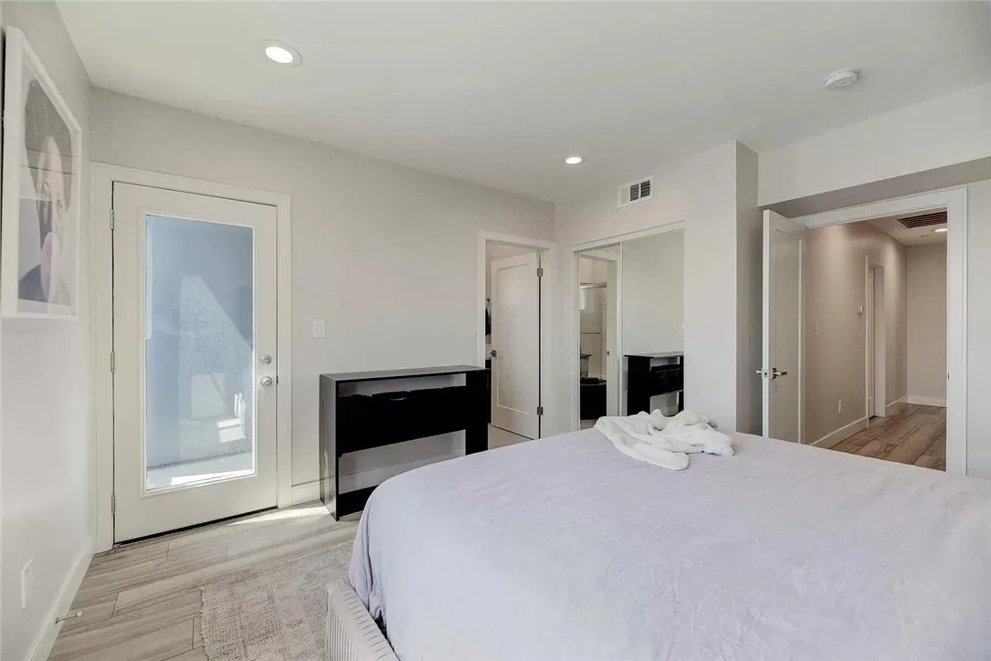 2151 S West View Street, Los Angeles, California 90016 home-pic-17