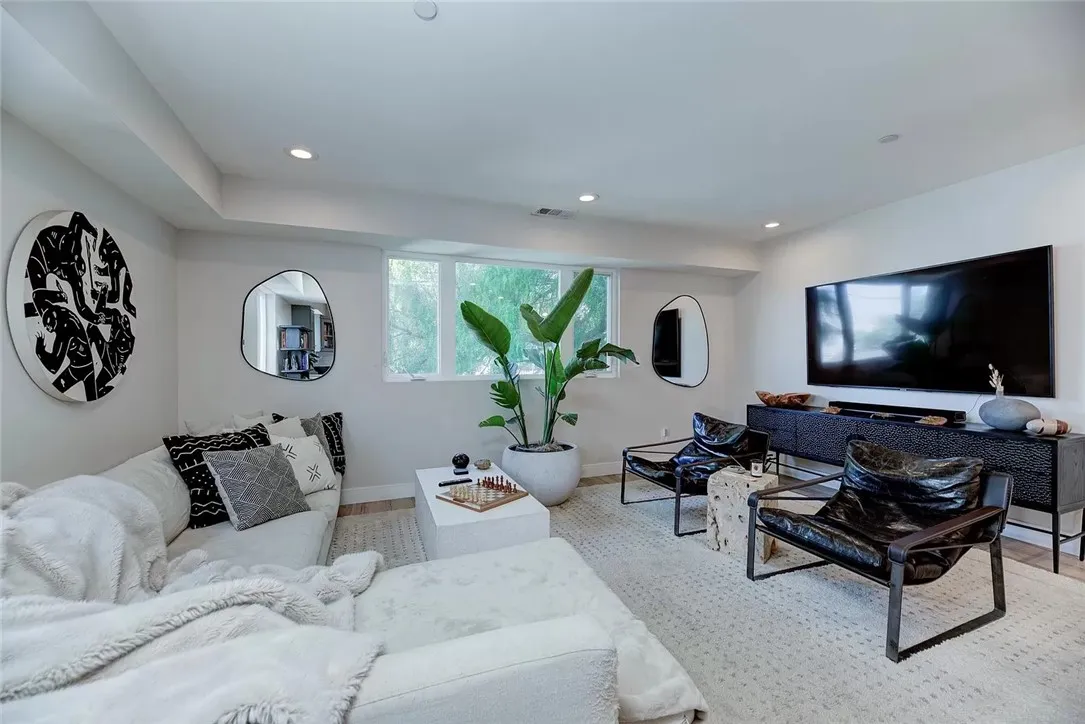 2151 S West View Street, Los Angeles, California 90016 home-pic-6